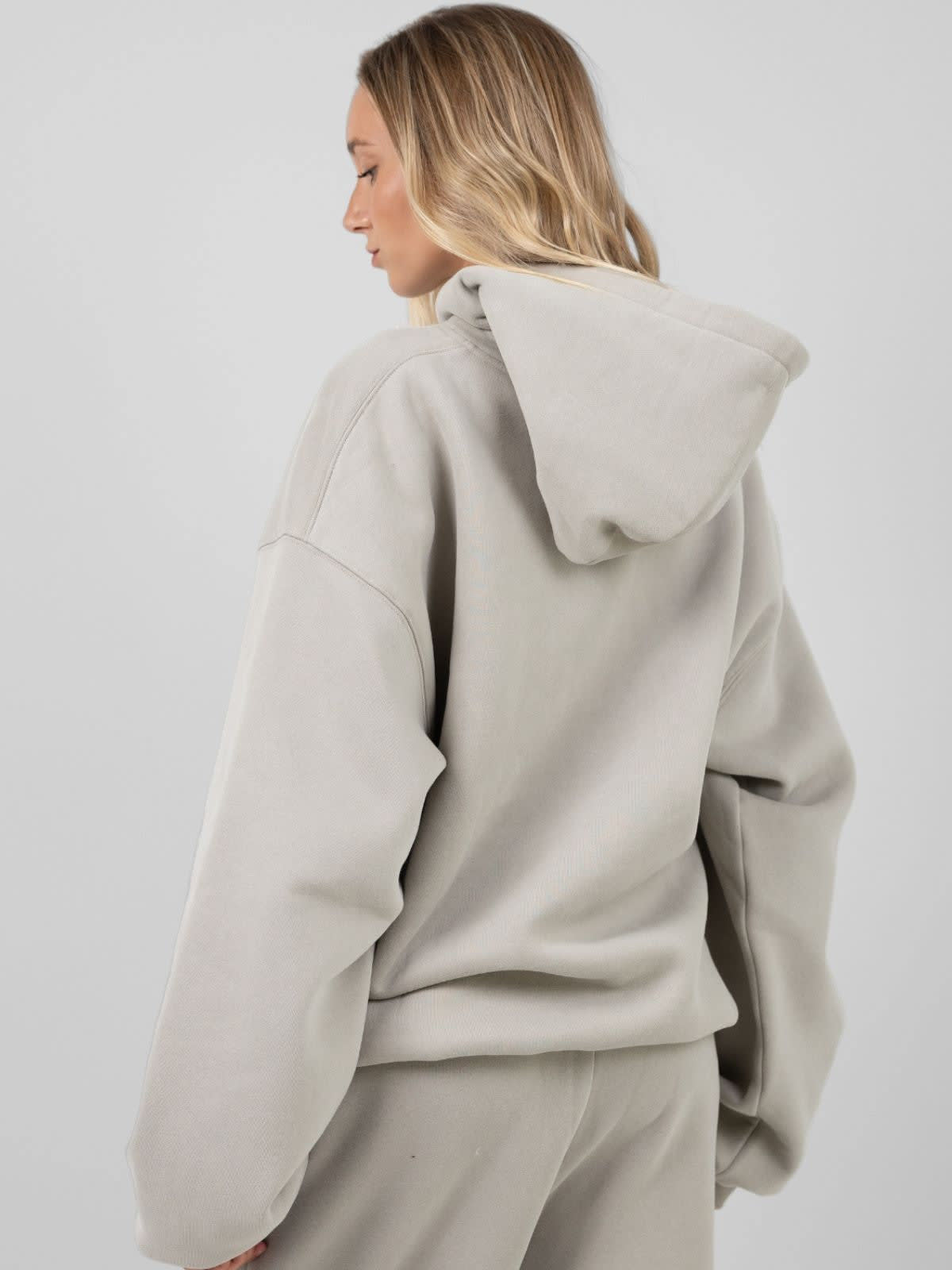Qamis™ x Comfrt Unisex Minimalist Hoodie