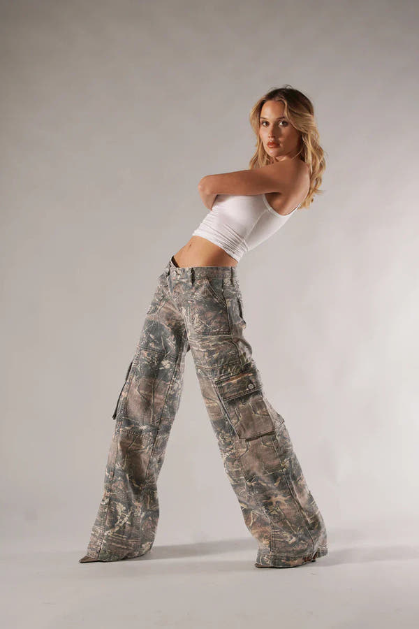 The Qamis™Unisex Camo Cargo Pant